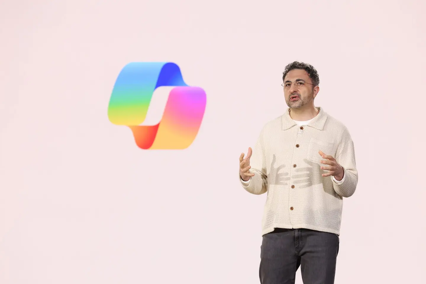 微软投入重金摆脱对OpenAI依赖,欲实现AI真正自给自足